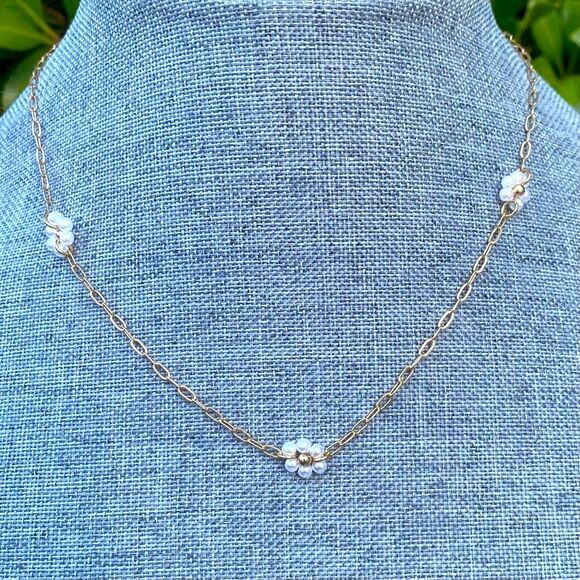 Two Urban Outfitters (OU) Gold Butterfly/White Pearl Flower Layer Necklaces NWT - Picture 4 of 9